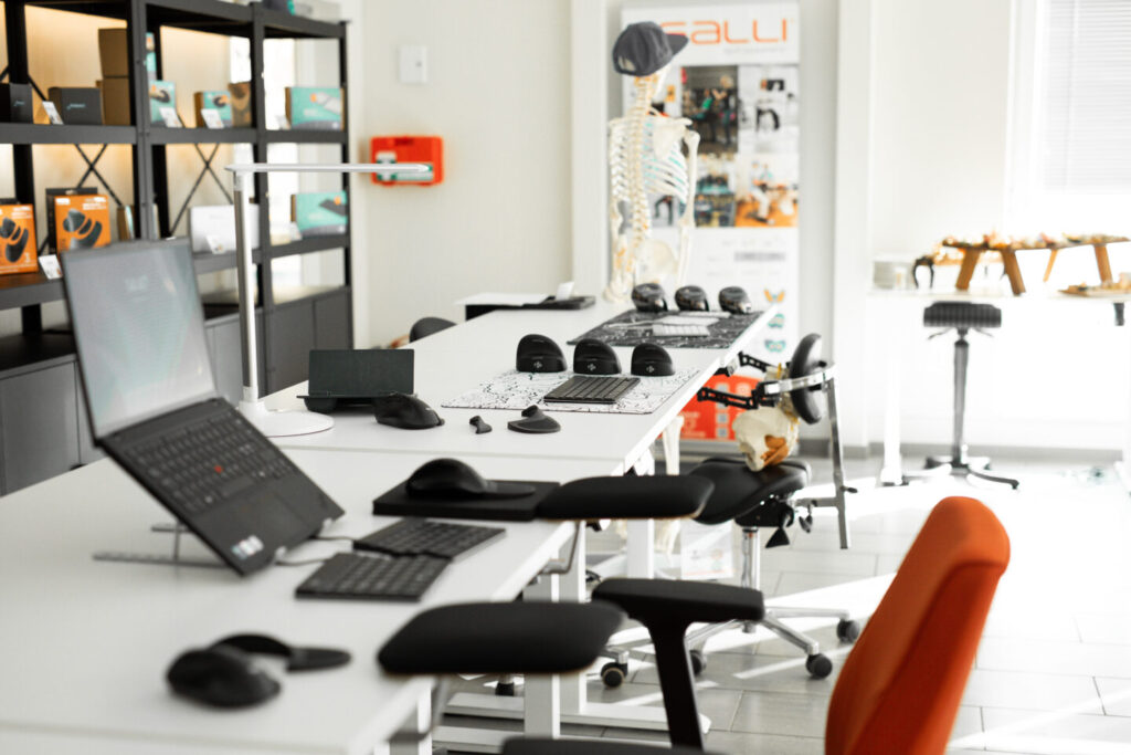 ProOhutuse Tartu esinduses saab tutvuda ka laia valiku ergonoomiliste toodetega.